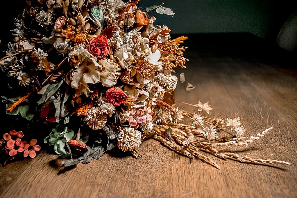 Trockenblumen als Strauß